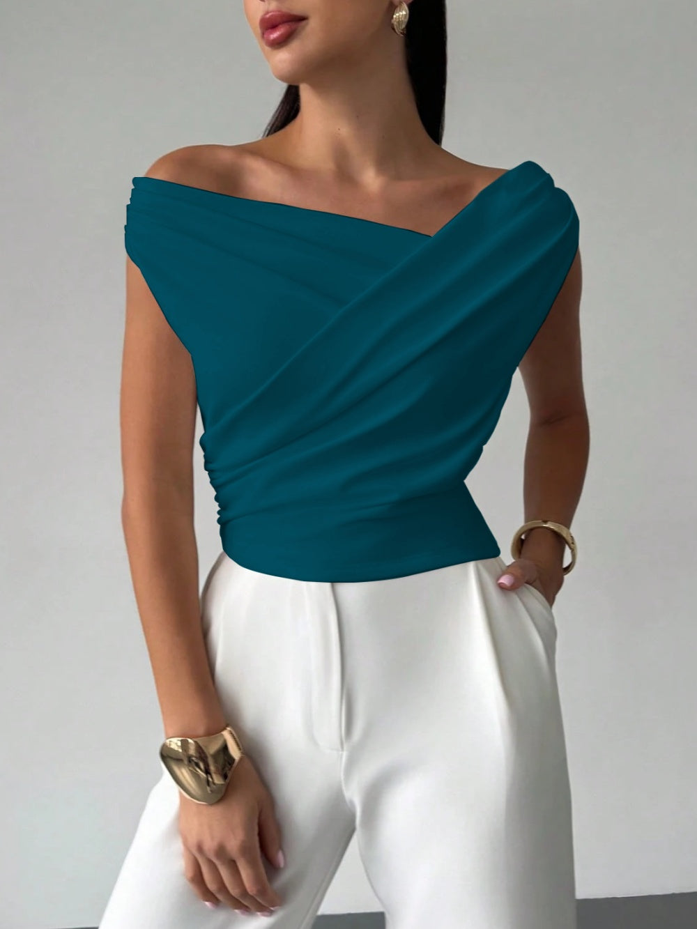 Off-shoulder fitted sleeveless crop top
