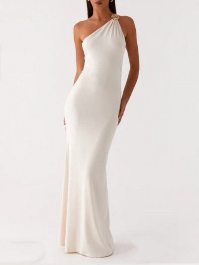 Metal buckle one-shoulder tie dress