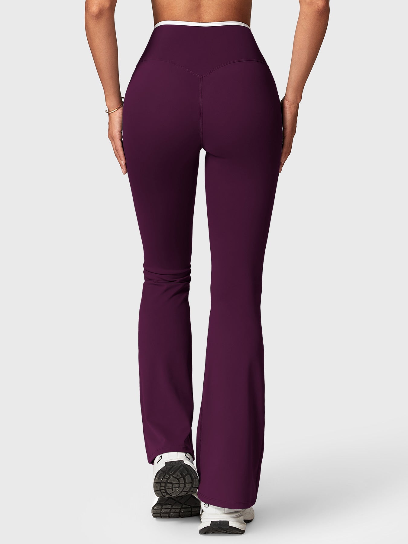 Yeoreo Alberta Contrast Trim Sports Set