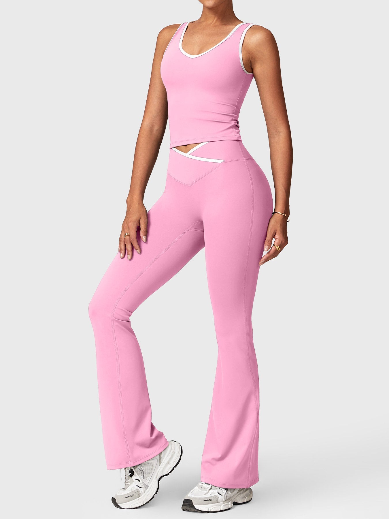 Yeoreo Alberta Contrast Trim Sports Set